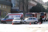 Wypadek na Komandroskiej. Rozbite samochody blokują skrzyżowanie