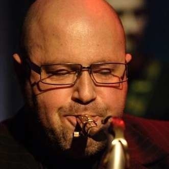 Saksofonista Piotr Baron
