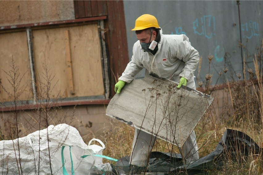 Jerzmanowice-Przeginia. Bezpłatny odbiór azbestu pochodzącego z dachów