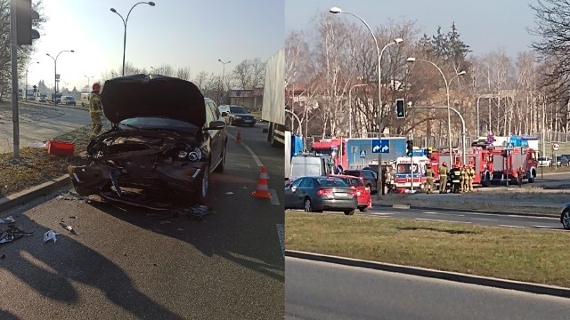 Do wypadku doszło w środę po godz. 8 rano. Rozbity samochód osobowy blokował jeden z pasów ruchu