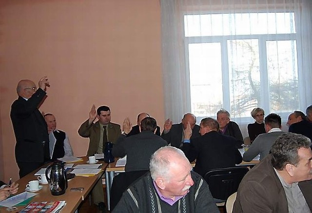 Większość radnych gminy Świedziebnia głosowała za odrzuceniem wniosku o użyczenie budynku niepublicznej szkole podstawowej w Dzierznie.