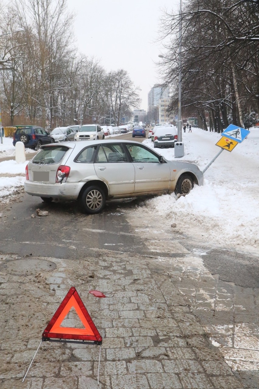 Wypadek dwóch samochodów na Szczepinie [ZDJĘCIA]