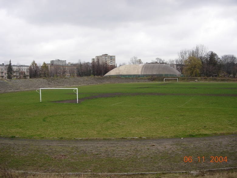 15 lat minęło...Zobaczcie jak powstawał stadion piłkarski w Kielcach. Od Błękitnych Kielce do Suzuki Areny [WYJATKOWE ZDJĘCIA]