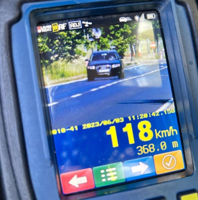 46-letni mieszkaniec gminy Rawicz kierując audi jechał z prędkością 118/70 km/h - został ukarany mandatem w wysokości 1000 zł oraz 11 pkt.