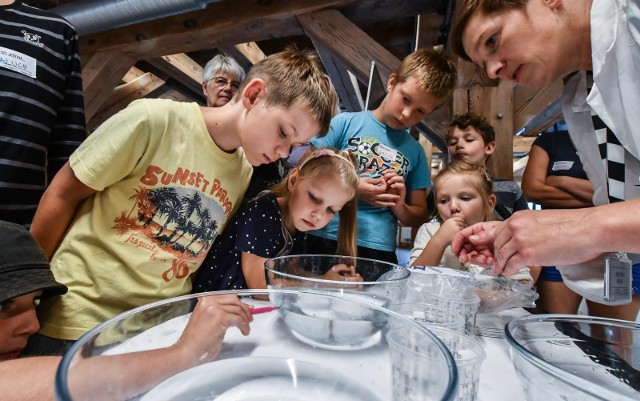 Eksperymentować z wodą można było w Młynach Rothera, które podczas Festiwalu TeHoFest 2022 oficjalnie dołączyły do obiektów Szlaku TeH2O w Bydgoszczy