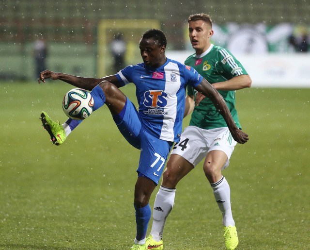 04.04.2015 belchatow, gks belchatow lech poznan, muhamed keita damian zbozien fot. dariusz smigielski/dziennik lodzki