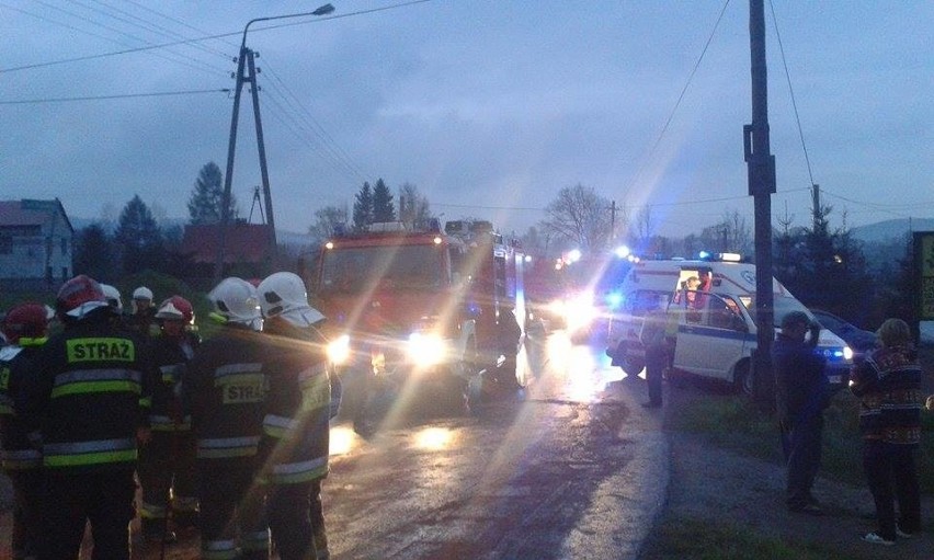 Wypadek w Jeleśni: Samochód w rowie. Są ranni