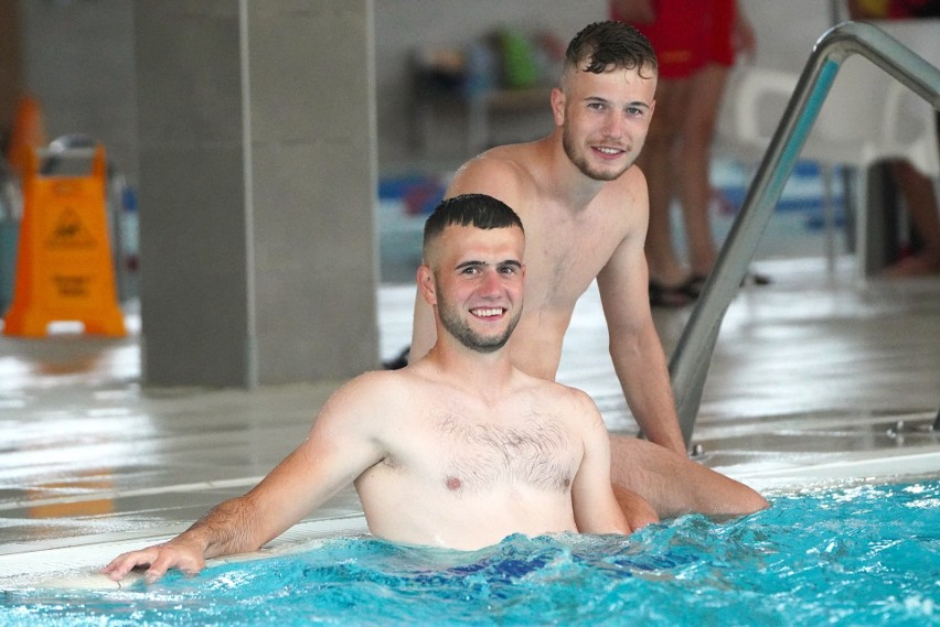 Tak piłkarze Moravii Anna-Bud Morawica relaksowali się na basenie Delfin w Połańcu. Była świetna zabawa. Zobaczcie zdjęcia