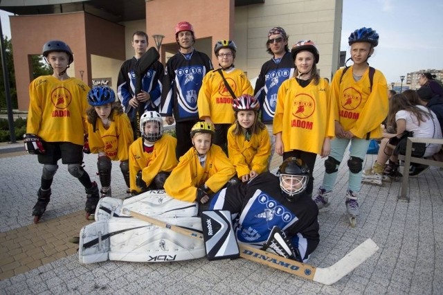 Ulicami miasta pojechali między innymi zawodnicy hokeja na rolkach Rola Radom. 