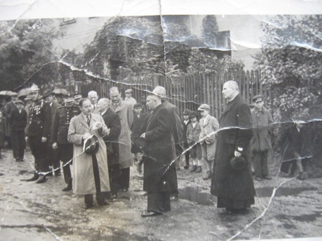 Za datę powstania zakładów uważa się 1917 rok. Jednym z założycieli był prof. Ignacy Mościcki