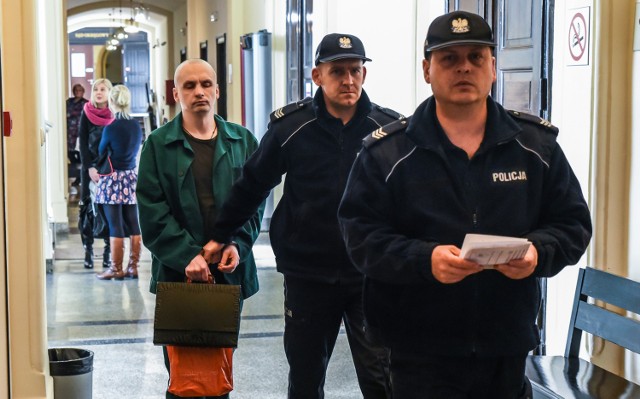 Andrzej Nowakowski twierdzi, że dyrekcja bydgoskiego aresztu bezpodstawnie odmawia mu leczenia poza więzieniem.