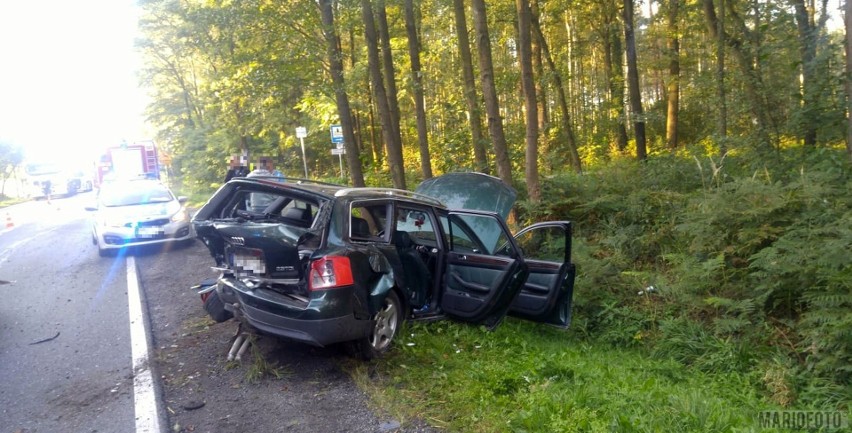 W sobotę rano w Gwoździcach zderzyły się dwa samochody...