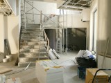 Przedłuży się remont remont sali gimnastycznej Szkoły Podstawowej nr 1 Więcborku. Zdjęcia z placu budowy