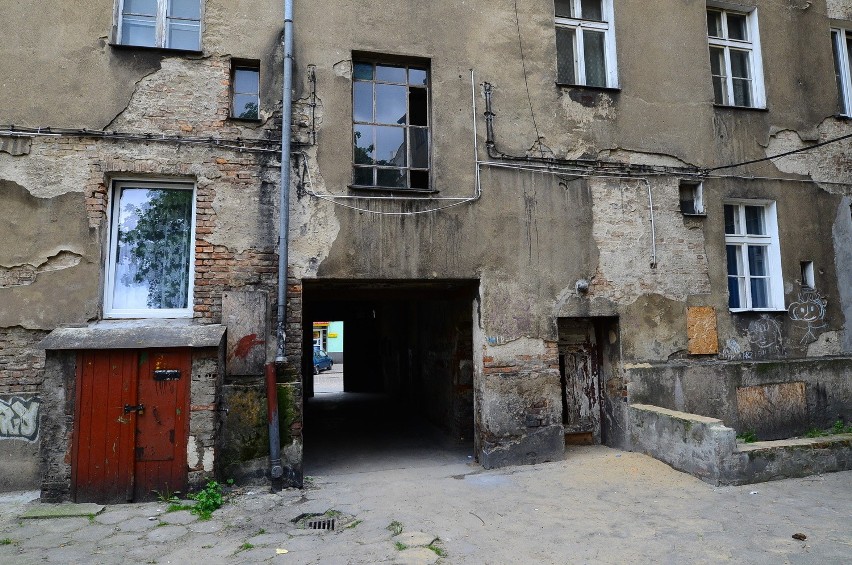 Zwłoki znaleziono w jednej z piwnic na poznańskiej Wildzie