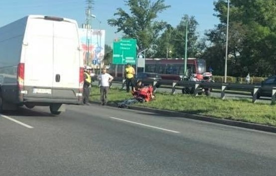 Po zderzeniu motocyklisty z ciężarówką na DTŚ - korek w...