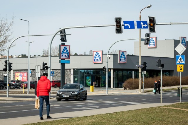 W czwartek przed południem ekipy techniczne wykonywały prace przy sygnalizacji.