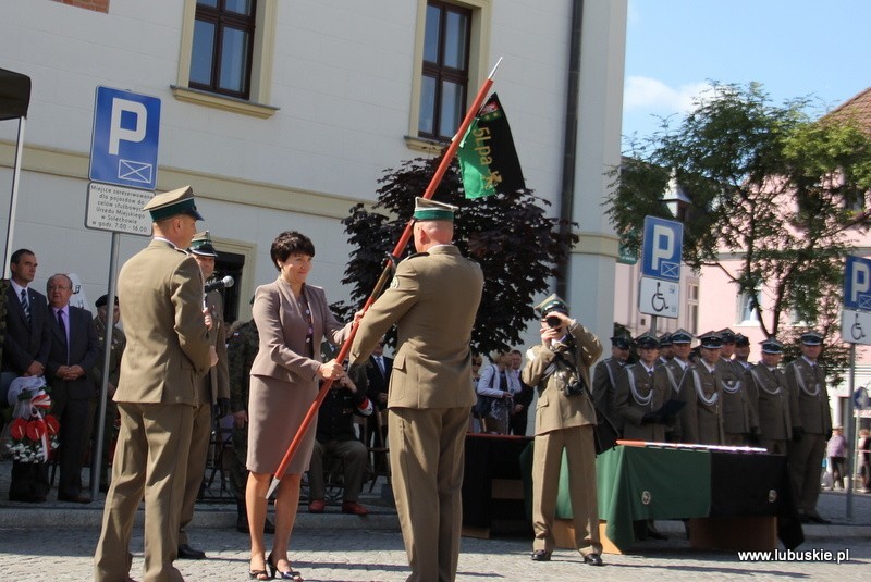 5. Lubuski Pułk Artylerii w Sulechowie otrzymał proporce rozpoznawcze