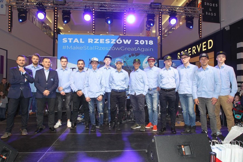 W sobotę odbyła się oficjalna prezentacja żużlowej drużyny Stali Rzeszów. Nie zabrakło liderów zespołu - Grega Hancocka i Tomasza Jędrzejaka