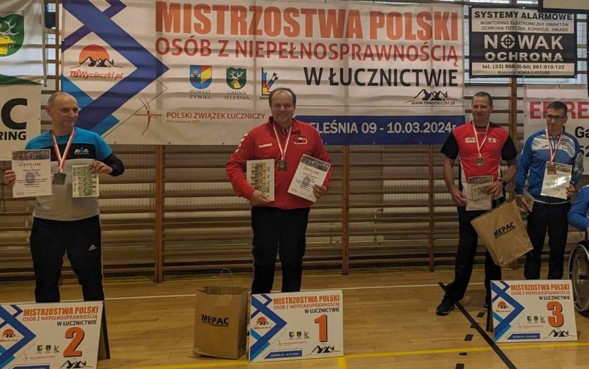 Świetny występ Ireneusza Kapusty i innych łuczników Startu Kielce na Halowych Mistrzostwach Polski w Jeleśni 