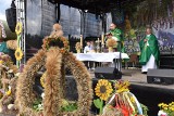 Rolnicy z Czarnej Dąbrówki podziękowali za plon. Piękne wieńce i uroczysta msza święta (WIDEO)