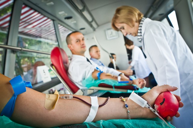 Krwiodawcą może zostać osoba w wieku od 18 do 65 lat
