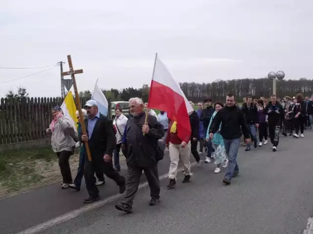 Do Dąbrówki jest ok. 15 km.