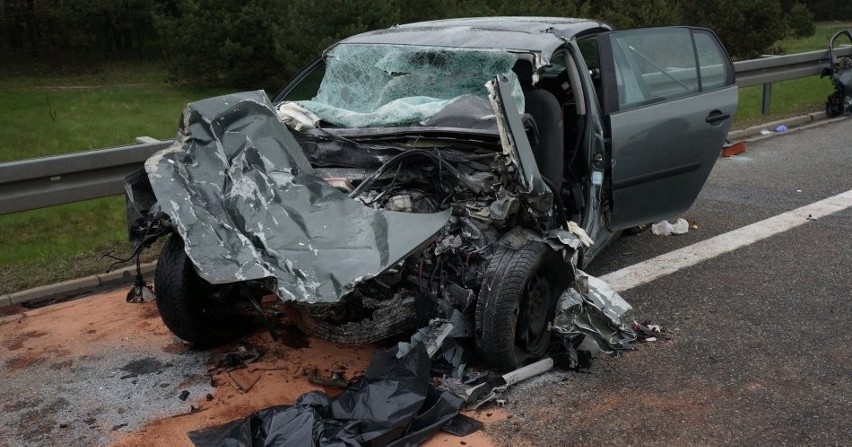 Tragiczny wypadek na S1 w Mierzęcicach. Bus zderzył się z osobówką WIDEO+ZDJĘCIA