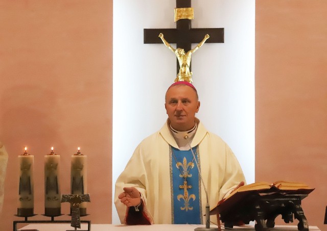 Biskup marek Solarczyk z okazji Światowego Dnia Chorego odprawił mszę świętą w kaplicy radomskiego Szpitala Specjalistycznego.