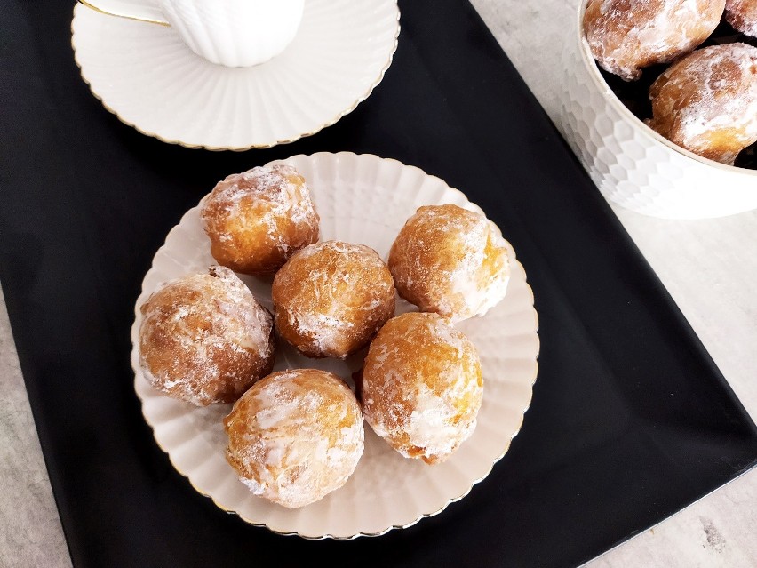 Pyszne pączki z serka homogenizowanego świetnie smakują...