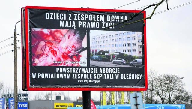 W Oleśnicy pojawiły się billboardy z  szokującymi zdjęciami martwych płodów.  Z naszych informacji wynika, że oleśnickie agencje reklamowe odmówiły ich publikacji. Pojawiły się na tablicach należących do wrocławskiej firmy