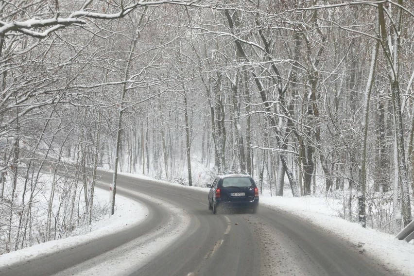 Intensywne opady śniegu w woj. śląskim. W tym roku zima jest bezlitosna