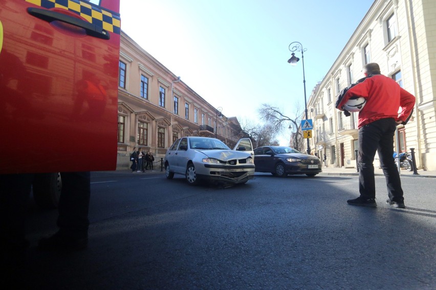 Zderzenie samochodu osobowego z motocyklem na ul. Narutowicza