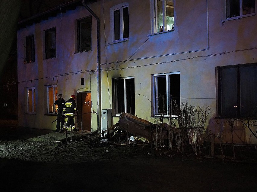 Pożar na ul. Północnej w Łodzi! Dwie osoby trafiły do szpitala. ZDJĘCIA