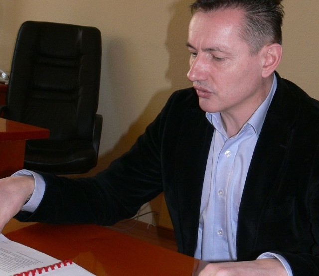 Dariusz Kołek, przewodniczący Rady Miasta Tarnobrzega przyznaje, że ma już dość kolejnych pism w sprawie możliwości przeprowadzenia wyborów uzupełniających do rady Osiedla Dzików, dlatego zlecił przygotowanie zmian w statutach wszystkich osiedli radcy prawnemu.
