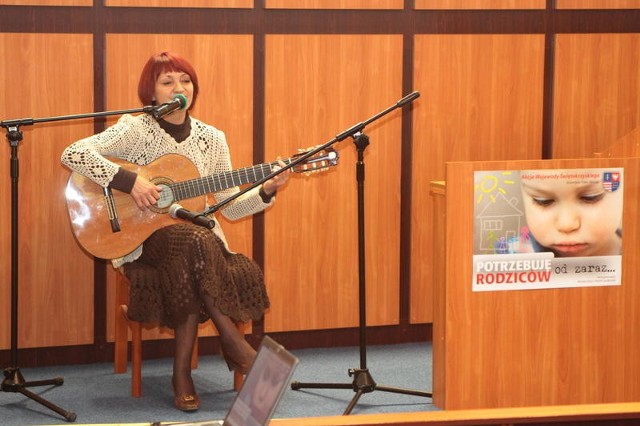 Kampanię uświetnił  występ piosenkarki Małgorzaty Biesagi, która śpiewała o ogromie miłości rodziców do dzieci.
