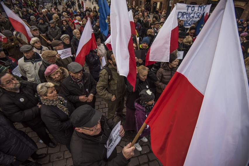 „Precz z cenzurą PiS-u”. Kolejna demonstracja KOD w Krakowie