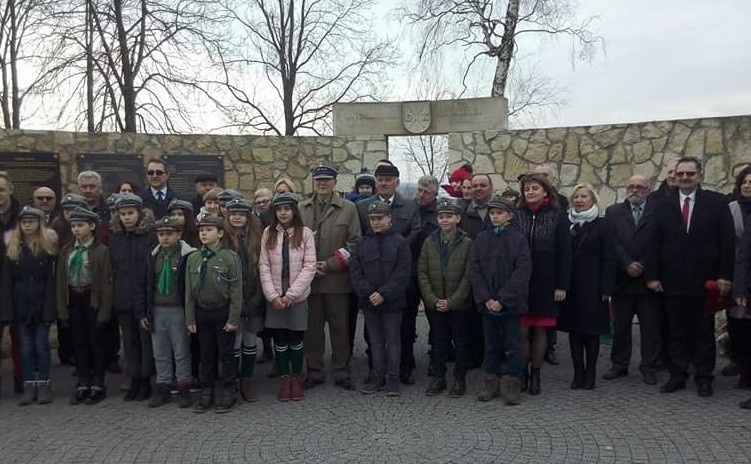 Pięknie upamiętniono w Kijach Żołnierzy Wyklętych. Uroczystości zorganizowano 11 marca [FILM]