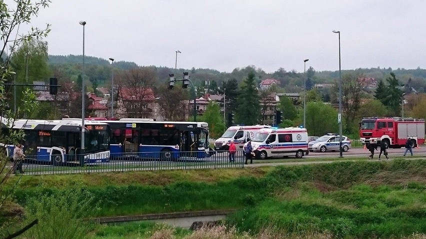 Kraków. Wypadek autobusu i ciężarówki