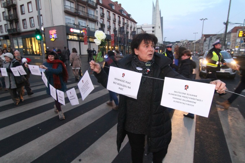 Kobiety zablokowały ul. Kazimierza Wielkiego na 10 minut....