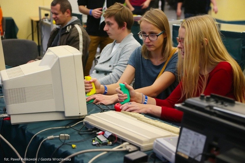 Rozrywki retro na targach gier komputerowych The Hall of Games 2014 (ZDJĘCIA, FILM)