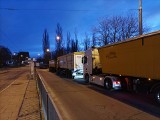 Żelechowa zablokowana. Sznur ciężarówek parkuje na jednej z ulic północy Szczecina