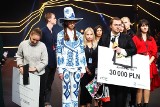 Maciej Jóźwicki z Poznania laureatem Złotej Nitki 2019 podczas Łódź Young Fashion