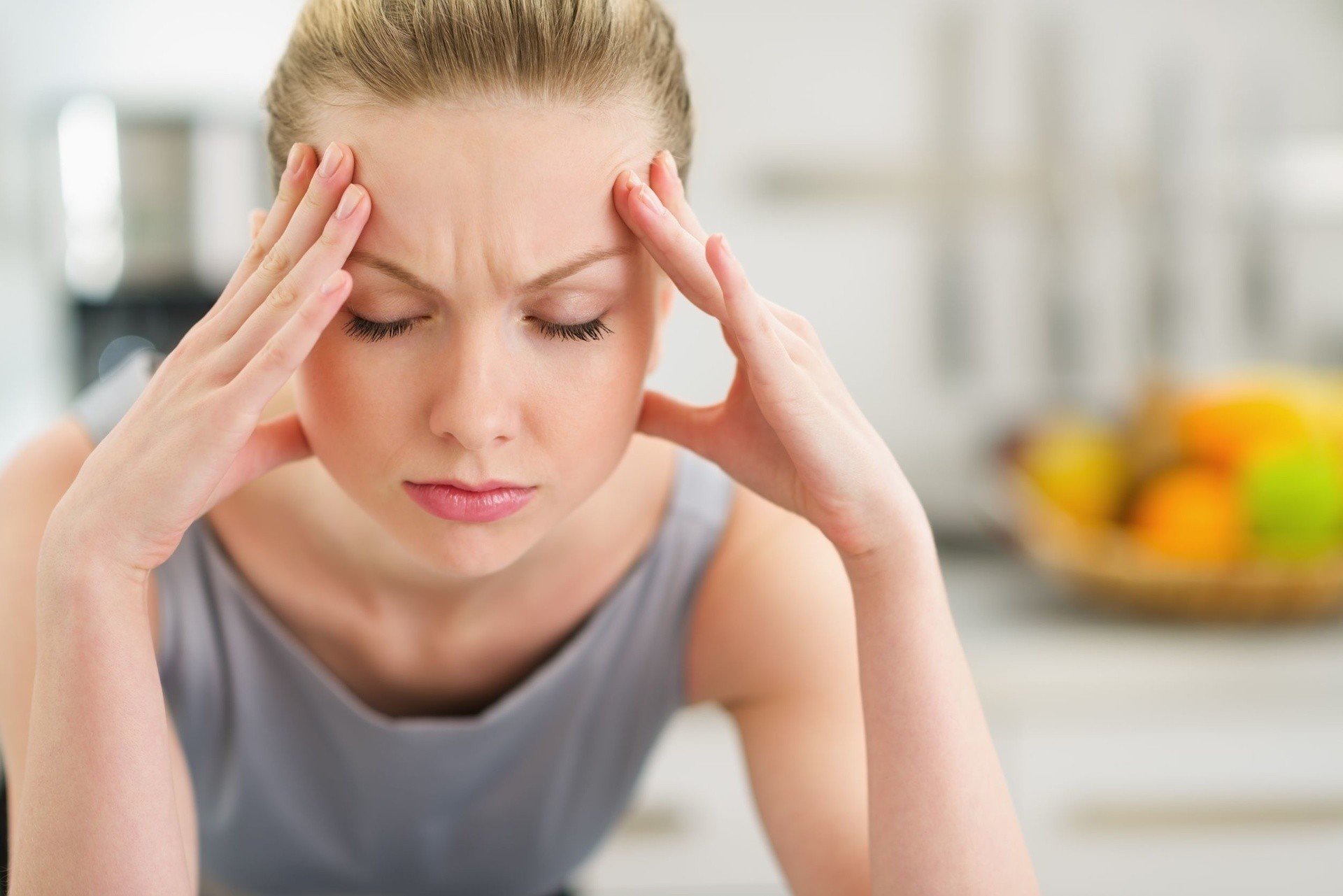 Ból głowy w skroniach – przyczyny i leczenie. Co może oznaczać ból skroni,  czoła i oczu oraz kiedy należy wezwać pogotowie? | Strona Zdrowia