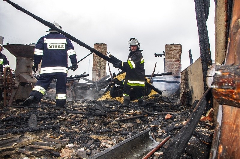 W Siedliskach koło Zębowic paliła się stodoła.