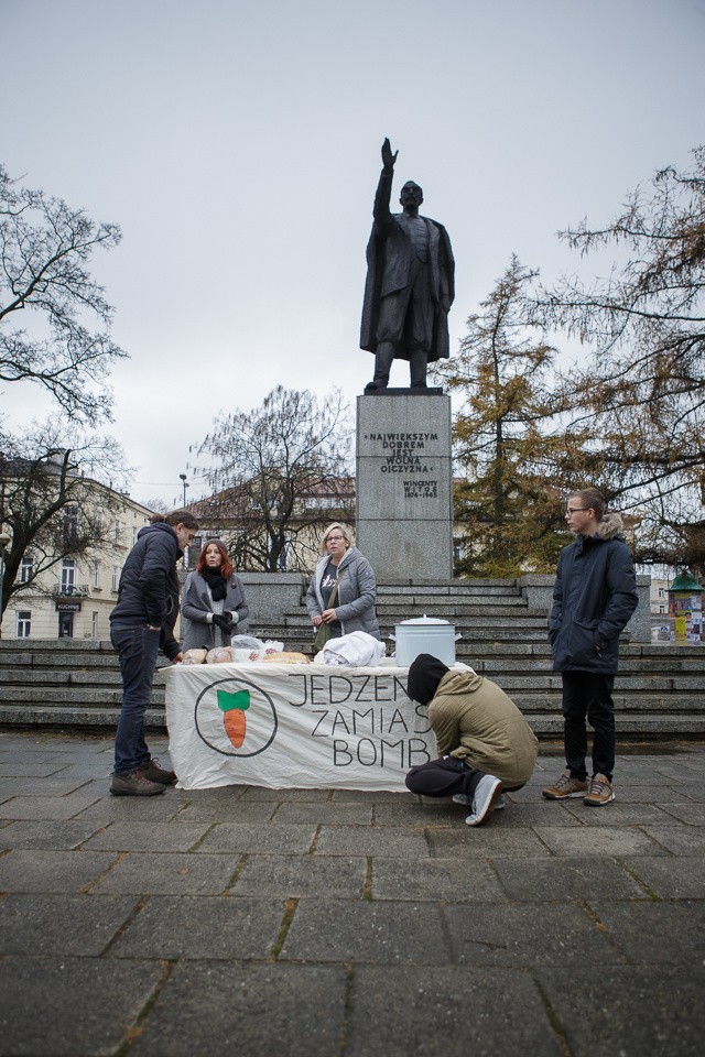 Tarnów. Akcja jedzenie zamiast bomb