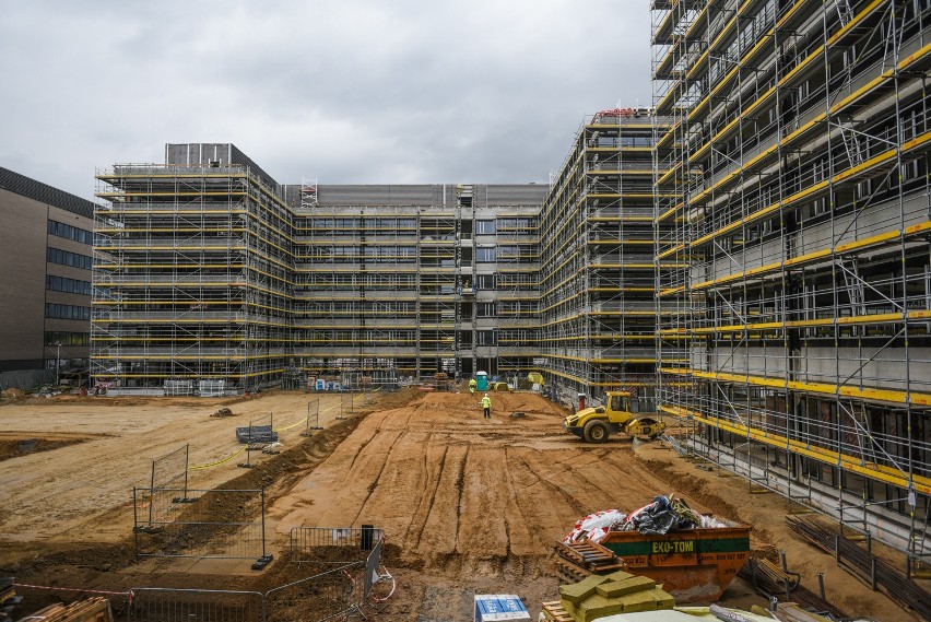 Wrażenie robią też liczby dotyczące materiałów użytych przy...