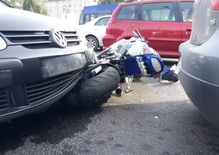 Wypadek na Legnickiej. Kobieta wjechała w motocykl