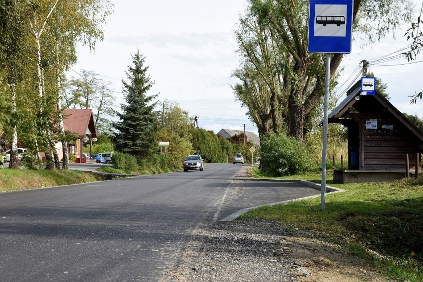 Przebudowany odcinek drogi powiatowej w centrum Masłomiącej....