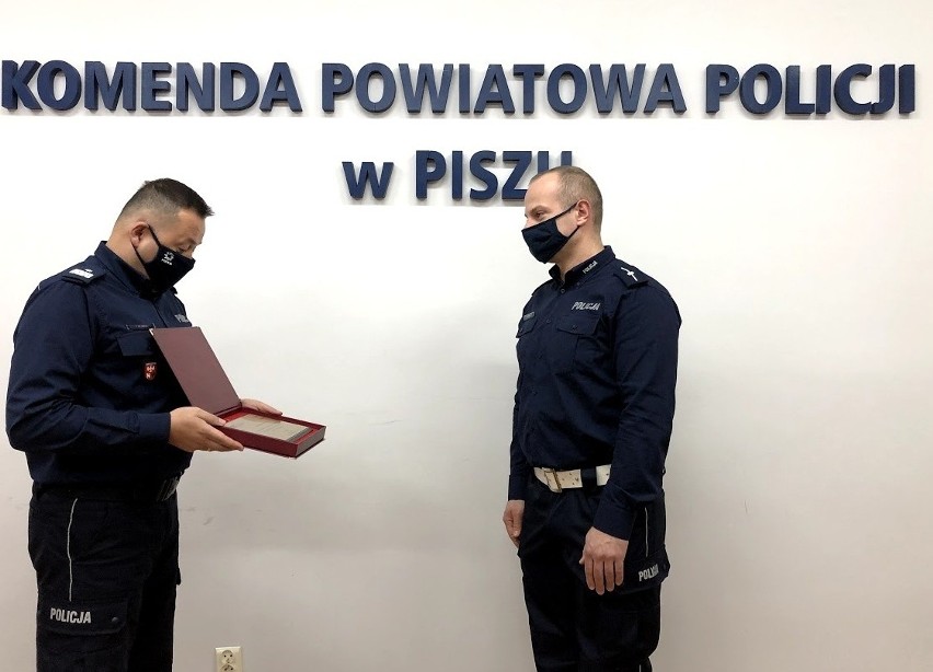 Pisz. Policjant otrzymał wyróżnienie od ministra za brawurowy pościg