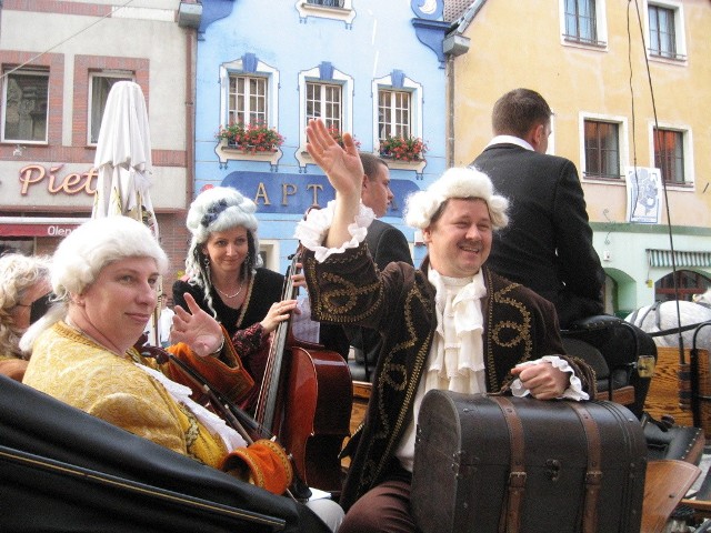 W czerwcu podczas inscenizacji pokazano, jak Telemann opuścił Żary 300 lat temu. W roli kompozytora - Waldemar Wolski (z prawej).